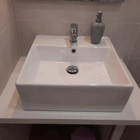 White Bed & Breakfast 2*