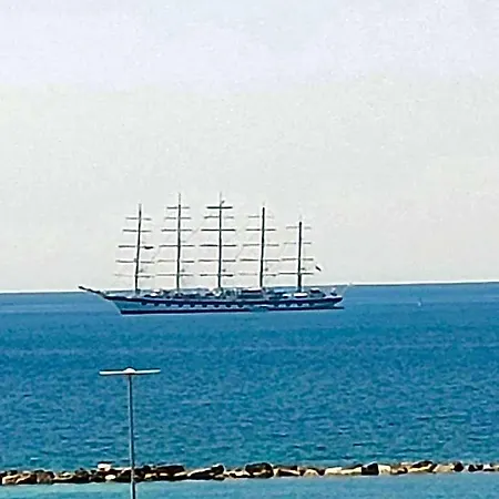 White 3* Alguer