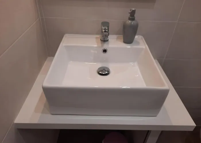 White Πανσιόν 3*